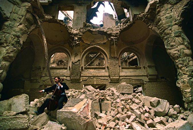 wpid-0626_Vedran_Smailovic_plays_in_Sarajevo